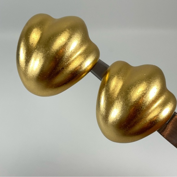 Vintage TAT Gold Tone Shell Statement Clip On Earrings Wave Large Bold - Picture 1 of 7